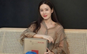 Postingan Son Ye Jin Bikin Adem Nongkrong Santai Bareng Teman, Sosok Sang Suami Kelihatan Sedikit