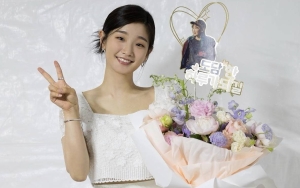 Park So Dam Pancarkan Senyum Cerah Buktikan Semakin Membaik Pasca Didiagnosis Kanker Tiroid