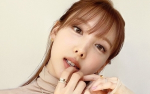 Debut Solo Bulan Depan, Intip 8 Potret Nayeon TWICE Imut Unjuk Gigi Kelinci