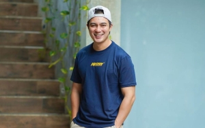 Baper Lihat Video Viral Ini, Baim Wong Langsung Kunjungi Makan Sang Ibunda