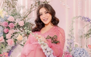 Jedar Pamer Perut Ramping Usai Melahirkan, Gaya OOTD Super Kece Sambil Dorong Stroller Bikin Salfok