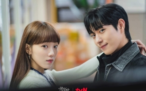 Lee Sung Kyung dan Kim Young Dae Ciuman Hot di 'Shooting Stars', Fans Ikut Puyeng
