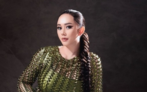 Aksi Aura Kasih Main Golf Kenakan Rok Super Mini Bikin Pecah Konsentrasi, Kok Bisa?