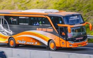 Bus Pariwisata Tabrak Rumah hingga Kendaraan di Ciamis, Ada Korban Jiwa
