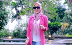 Dulu Lengket Bak Bestie, Syahrini Kini Ditinggal Para Sahabat Mejeng Cantik Pamer Supercar?
