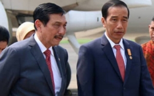 Jokowi Disentil Soal Posisi 'Perdana Menteri' Usai Tugaskan Luhut Tangani Masalah Minyak Goreng