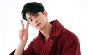 Cha Eunwoo Rayakan Terakhir Syuting 'Island', Fans Salfok Wajah Mirip Jungkook BTS