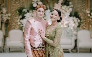 Curi Fokus Di Nikahan Maudy Ayunda Sang Kakak, 8 Potret Amanda Khairunnisa Dengan Kekasih Bule