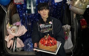 Cha Eun Woo Disebut Idol Sempurna Usai Pakai Kemeja Putih dengan Dada Ngintip