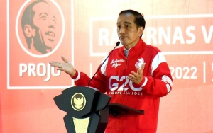 Kala Jokowi Blusukan di Solo Bersama Jajarannya: Beberapa Kali Lepas Masker Saat Bersua dengan Warga