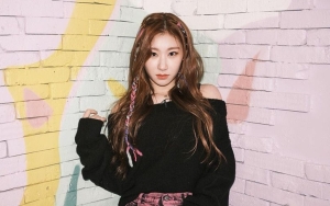 Enggan Disebut Sok Ngartis, Chaeryeong ITZY Pamer Gaya Anggun di 7 Potret Ini