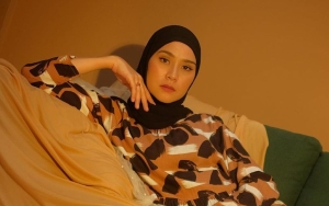 Zaskia Mecca Mewek Sepanjang Momen Kala Antar Putri Pertamanya Datangi Prom Night, Kenapa?