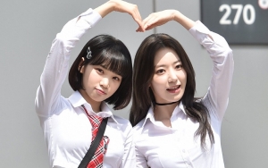 Kim Chaewon LE SSERAFIM Salah Sebut Nama Grup Jadi IZ*ONE, Begini Reaksi Cepat Sakura