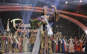 Puteri Indonesia 2022, 7 Potret Laksmi Shari De Neefe Suardana Pakai Baju Adat