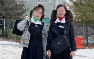 Dandanan Penyihir Song Ji Hyo & Jeon So Min Saat Bintangi Iklan Bareng Curi Perhatian