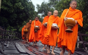 Kantor Buddhisme Tegur Umat Buddha Thailand Agar Tak Ikut Hakimi Biksu