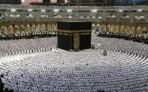 325 Petugas Haji dari Kemenag dan Kemenkes Berangkat ke Arab Saudi