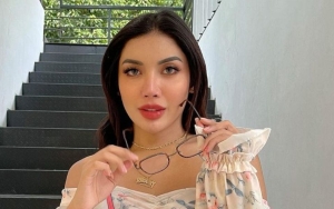 Millendaru Pamer Foto Seksi Kenakan Swimsuit, Paras Bikin Salfok Disebut Mirip Artis Hollywood Ini