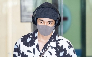 Usai Anting, Baju V BTS Pulang dari AS Bikin Teringat Jennie BLACKPINK