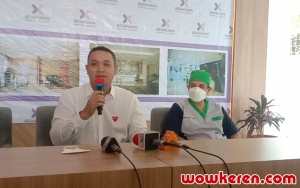 Gilang Dirga Tutupi Wajah Baby Gin Gegara Takut Penyakit Ain, Paras Ganteng Putranya Mirip Siapa?