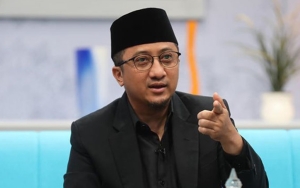 Yusuf Mansur Tuai Kritik Pedas Kala Asyik Main HP di Tengah Azan Berkumandang Usai Imami Salat Gaib