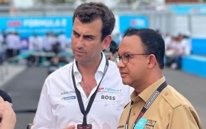 Anies Baswedan Jadi 'Target' Foto Bareng, Lokasi Penukaran Tiket Formula E Diserbu-Antrean Mengular