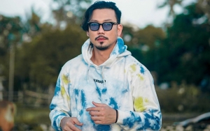 Podcast Denny Sumargo Disebut Kutukan, 4 Bintang Tamu Berakhir Celaka Semuanya Pakai Baju Biru?
