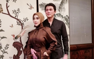 Pakai Kacamata 'Alay', Wibawa Reino Barack Suami Syahrini Langsung Anjlok?