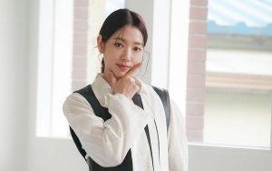 Baru Melahirkan, Park Shin Hye Pamer Hadiri Pernikahan Sang Kakak