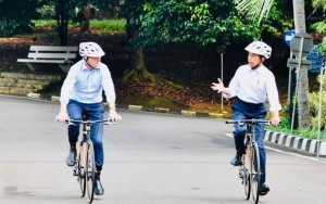 Jokowi Naik Sepeda Bambu Bareng PM Australia, Bahas Isu Ekonomi Hingga Perkuat Pangan