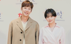 Yoon Jong Hoon dan Kim Yoon Hye Makin Mesra di 'Shooting Stars'