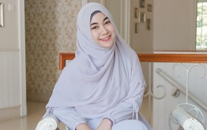 Anisa Rahma Pose Cantik Ditemani Pemandangan Hijau, Baby Bump Malah Bikin Salfok