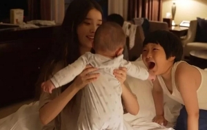 Tak Lagi Bayi, Tingkah Lucu Bocah Cilik Pemeran Anak IU di Gala Premier Film 'Broker' Tuai Sorotan