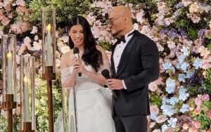 Deddy Corbuzier Sumringah di Foto Wefie Perdana Usai Nikah, Sabrina Pose Seksi di Ranjang?