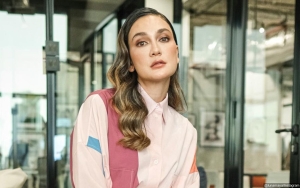 Luna Maya Pakai Baju Turun Naik Yang Viral, Aura Bintang Tetap Terpancar Sampai Bikin Tercengang
