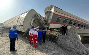 Diduga Tabrak Ekskavator, Kereta Tergelincir di Iran Tewaskan 17 Orang