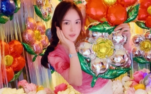 Dandanan Min Hyo Rin di Postingan Baru Terkesan 'Berantakan', Tetap Cantik?