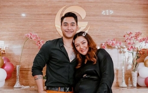 Telanjang Dada Sambil Pose Hot, Suami Siti Badriah Ramai Digoda
