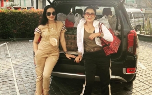 Dikenal Tajir, Iis Dahlia dan Mayangsari Bikin Netizen Heran Usai Kepergok Bungkus Sisa Makanan