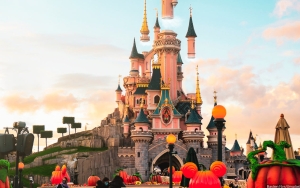 Walt Disney Minta Maaf Usai Staf Disneyland Paris Interupsi Pengunjung yang Lamar Kekasihnya