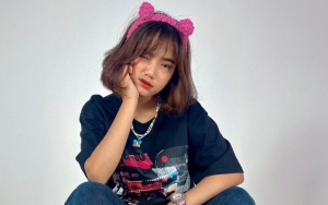 Fuji Disindir Tak Sopan Karena Tak Copot Sepatu Saat Bertamu, Sosok Ini Ungkap Fakta Sebenarnya