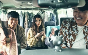 Lucunya Song Kang Ho-Kang Dong Won Ngambek Tak Diundang Ke Pesta Ultah IU