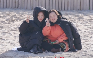 Pemeran Kembarannya Idap Down Syndrome, Begini Sikap Hangat Han Ji Min Saat Syuting 'Our Blues'