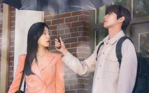 Hempas 'Kutukan' Sad Boy, Hwang In Yeop Ciuman Dengan Seo Hyun Jin di 'Why Her'