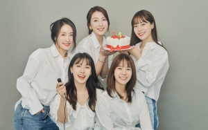 Pamer Foto Keluarga di Perayaan Anniv Ke-15, KARA Bikin Fans Nangis Tetap 'Hadirkan' Goo Hara