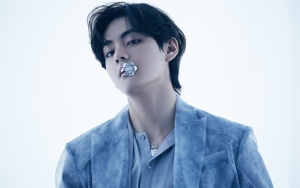 Fans Tiongkok V BTS Beli Album 'Proof' Senilai 4,5 Miliar Won, Ini Kata Netizen Korea