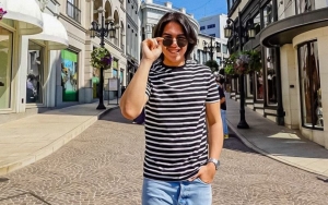 Winner! El Rumi Flexing Bawa Sabuk Kejuaraan Tinju  Tidur Bareng, Caption Savage Jadi Sorotan