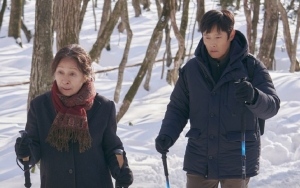 Kelewat Memilukan, Adegan Lee Byung Hun dan Kim Hye Ja di 'Our Blues' Ini Bikin Netizen Nyesek