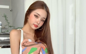 Penampilan Menyegarkan Freezia Pakai Baju Warna Terang, Merek Celana 'Mengintip'