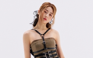 Visual Huh Yunjin Usai Debut LE SSERAFIM Dipuji Makin Cantik